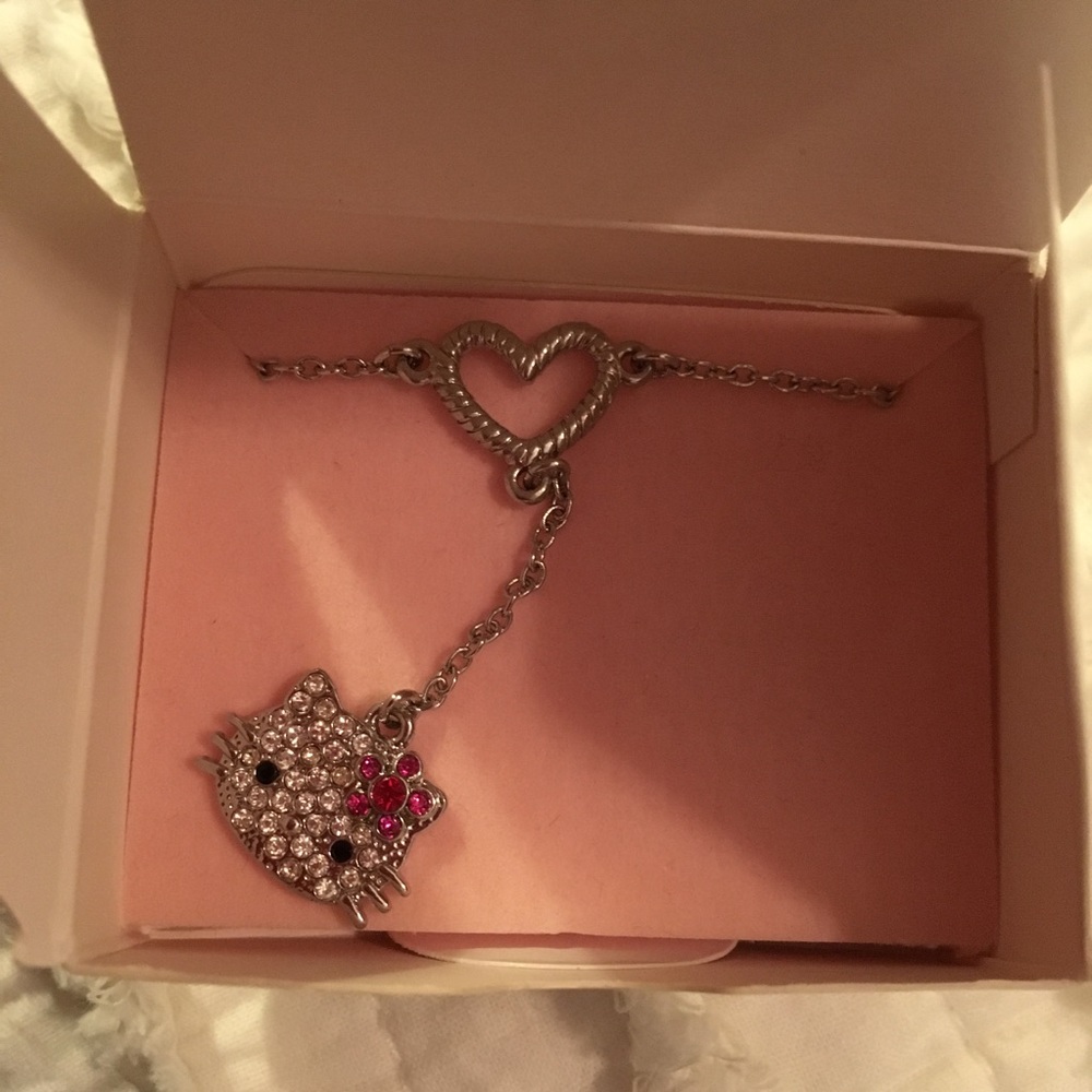 $8 SALE❤️NIB Hello Kitty Necklace